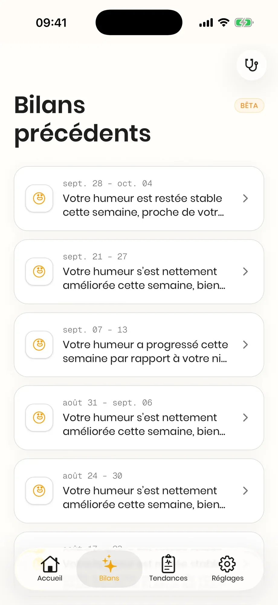 Past summaries on iPhone, in French: one sentence a week on mood, with demo data.